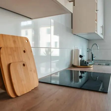 Bright & Grey - Netflix - - Wifi - 4 Person Apartment