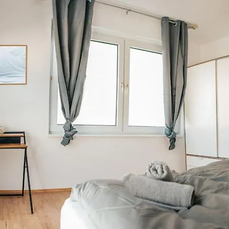 Apartment Bright & Grey - Netflix - - Wifi - 4 Person *